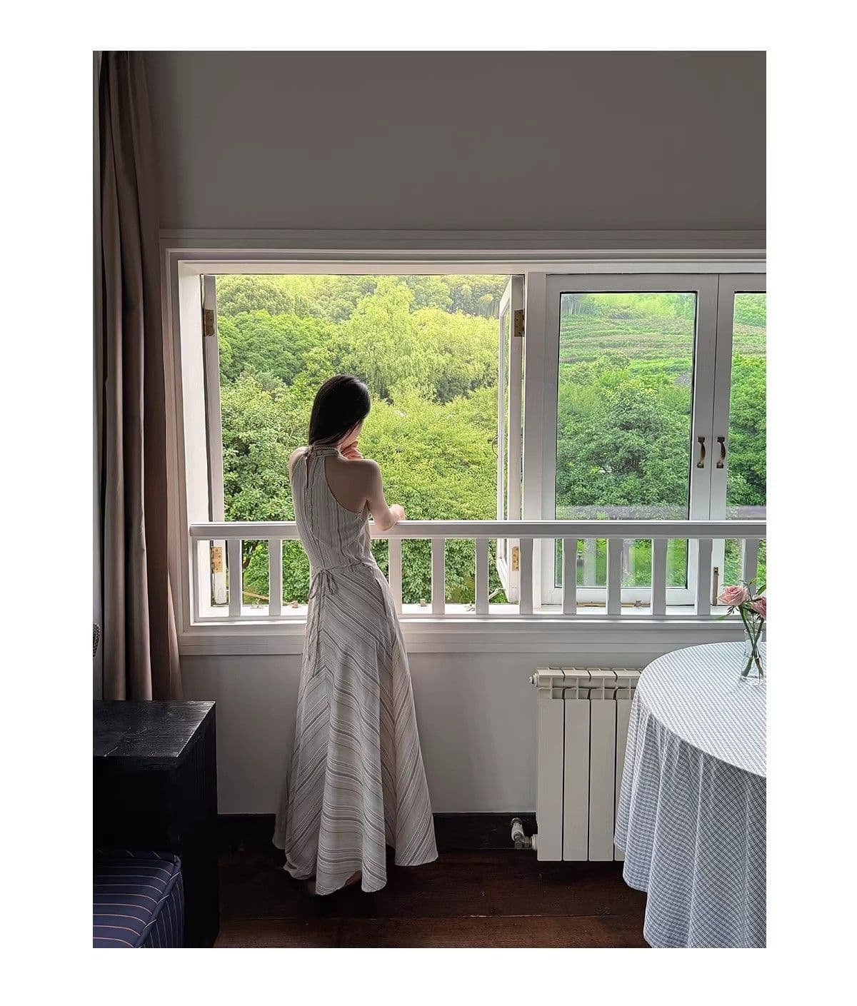 새로운 프랑스식 고급 디자인 센스 베이지 색 V넥 조개 행침 목 A라인 스커트 커피 색상 스트라이프 민소매 여성 드레스 여름 상세 이미지 5
