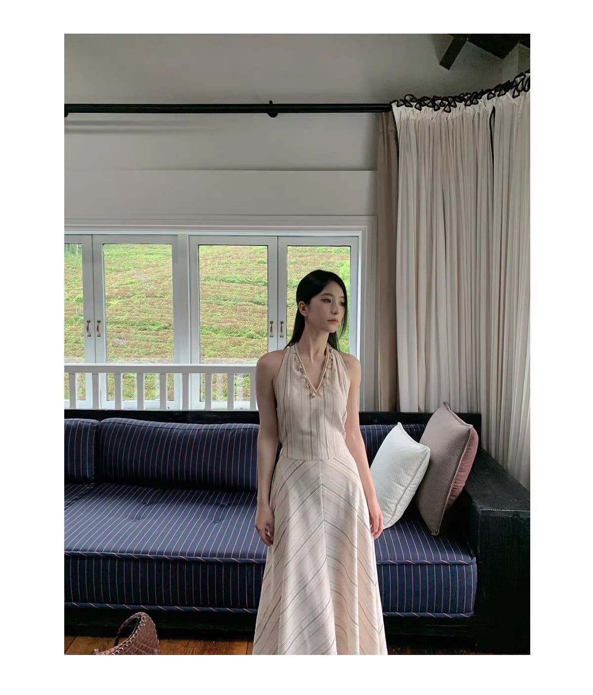 새로운 프랑스식 고급 디자인 센스 베이지 색 V넥 조개 행침 목 A라인 스커트 커피 색상 스트라이프 민소매 여성 드레스 여름 상세 이미지 14