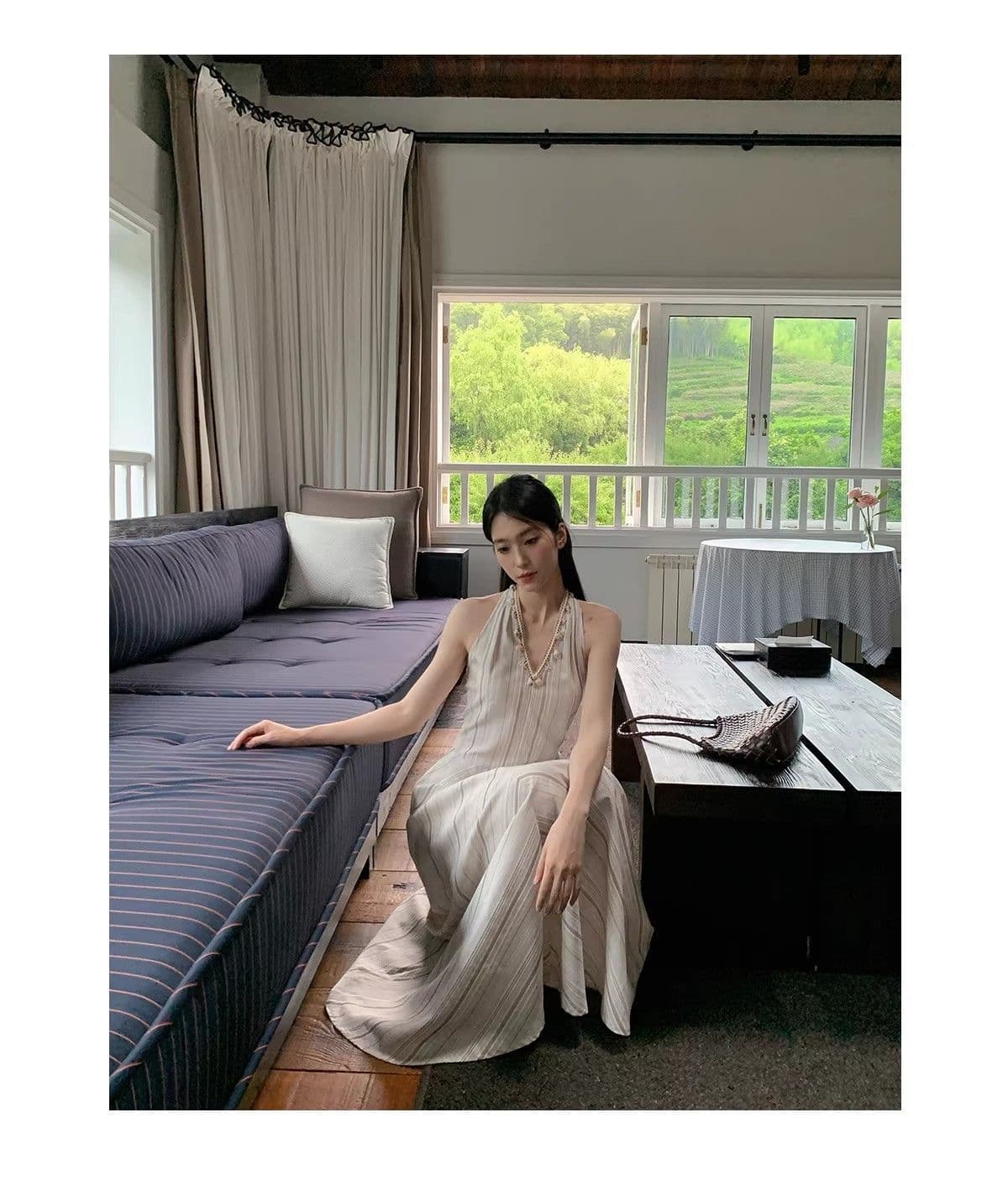 새로운 프랑스식 고급 디자인 센스 베이지 색 V넥 조개 행침 목 A라인 스커트 커피 색상 스트라이프 민소매 여성 드레스 여름 상세 이미지 16