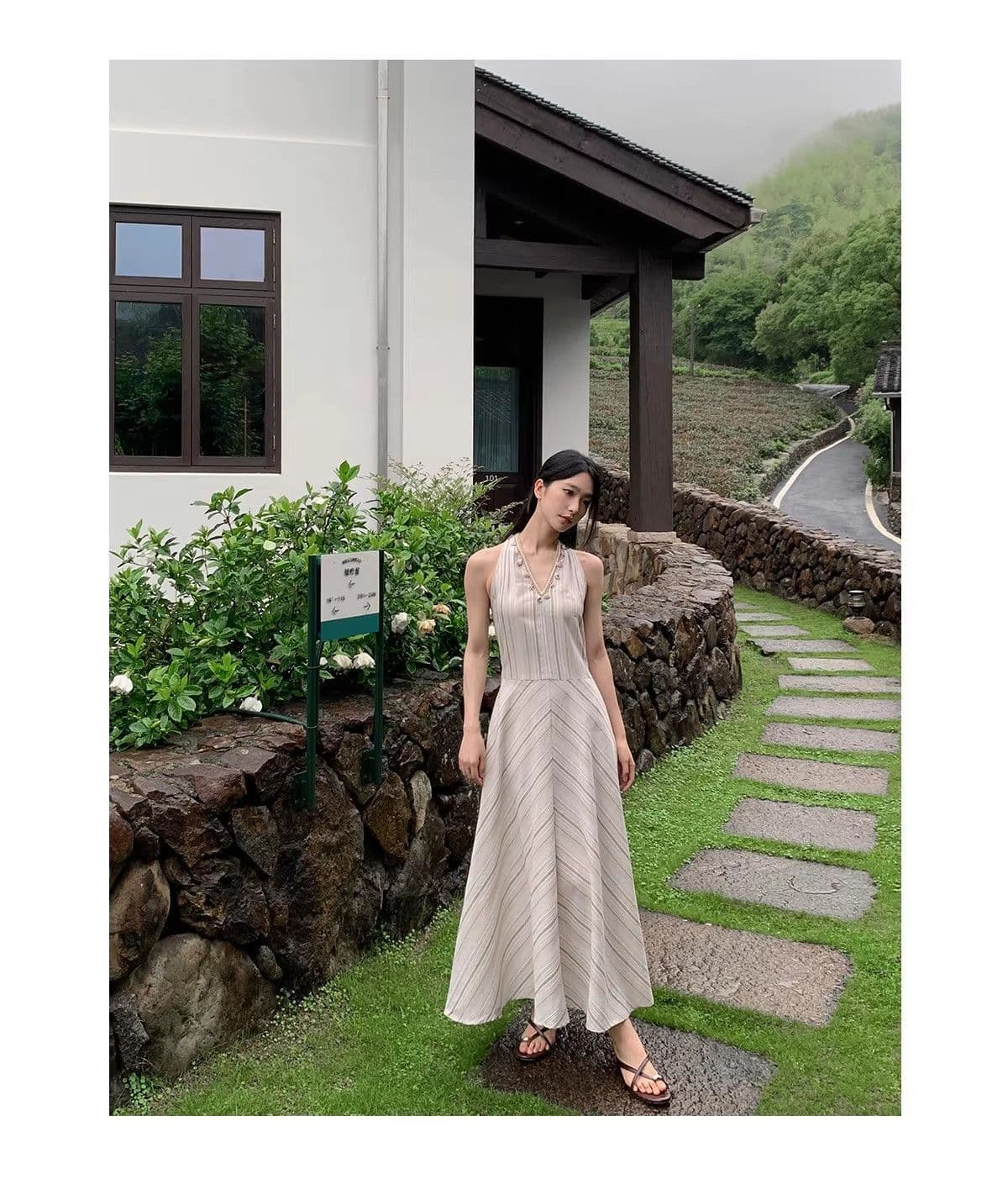 새로운 프랑스식 고급 디자인 센스 베이지 색 V넥 조개 행침 목 A라인 스커트 커피 색상 스트라이프 민소매 여성 드레스 여름 상세 이미지 19