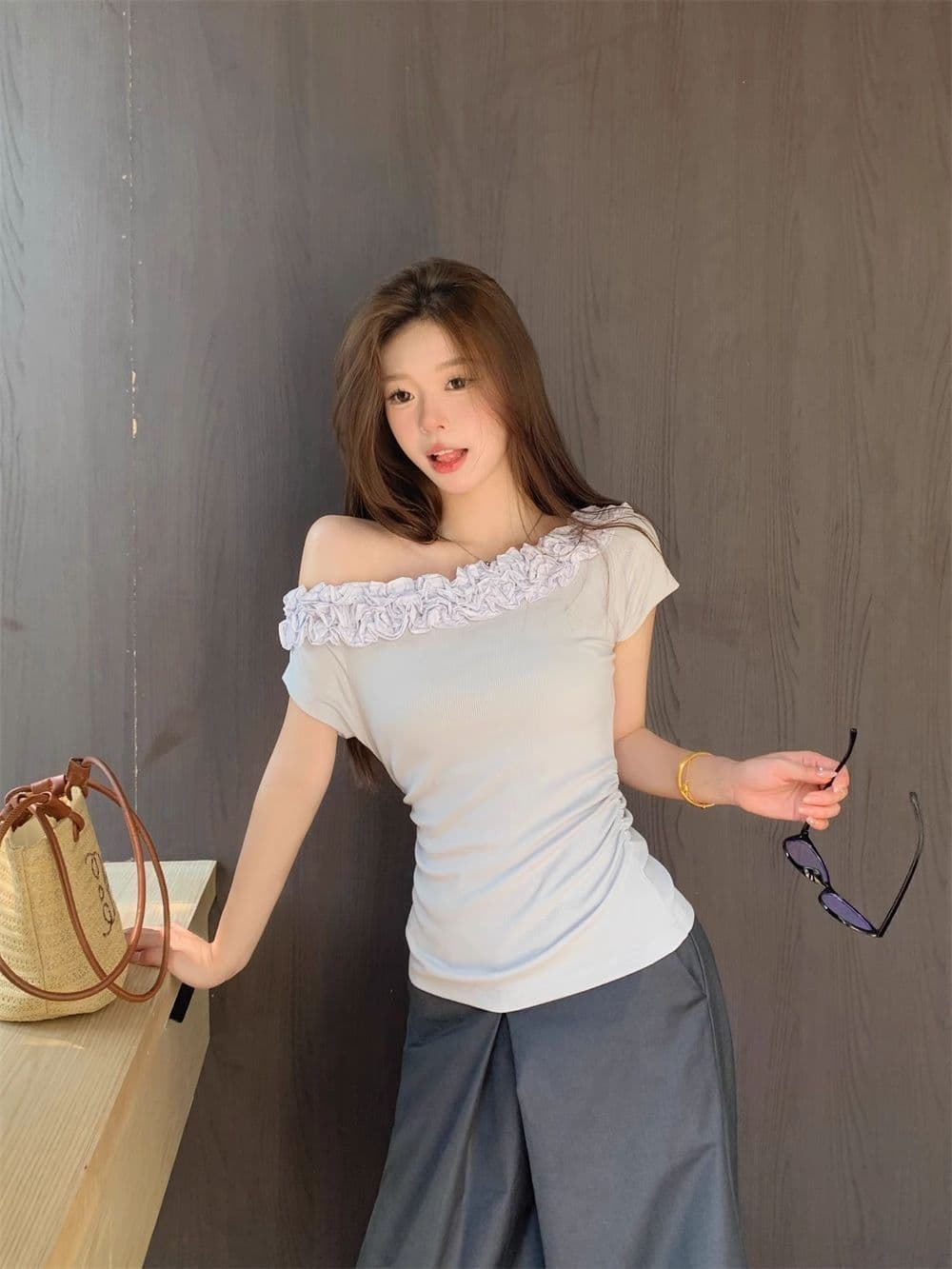 절묘한 소녀 여름 반팔 맨위 2026 새로운 비스듬한 어깨 착용 가져 가라. 슛 쇼네 조각 미니멀리즘 다용도 단색 티셔츠 상세 이미지 4