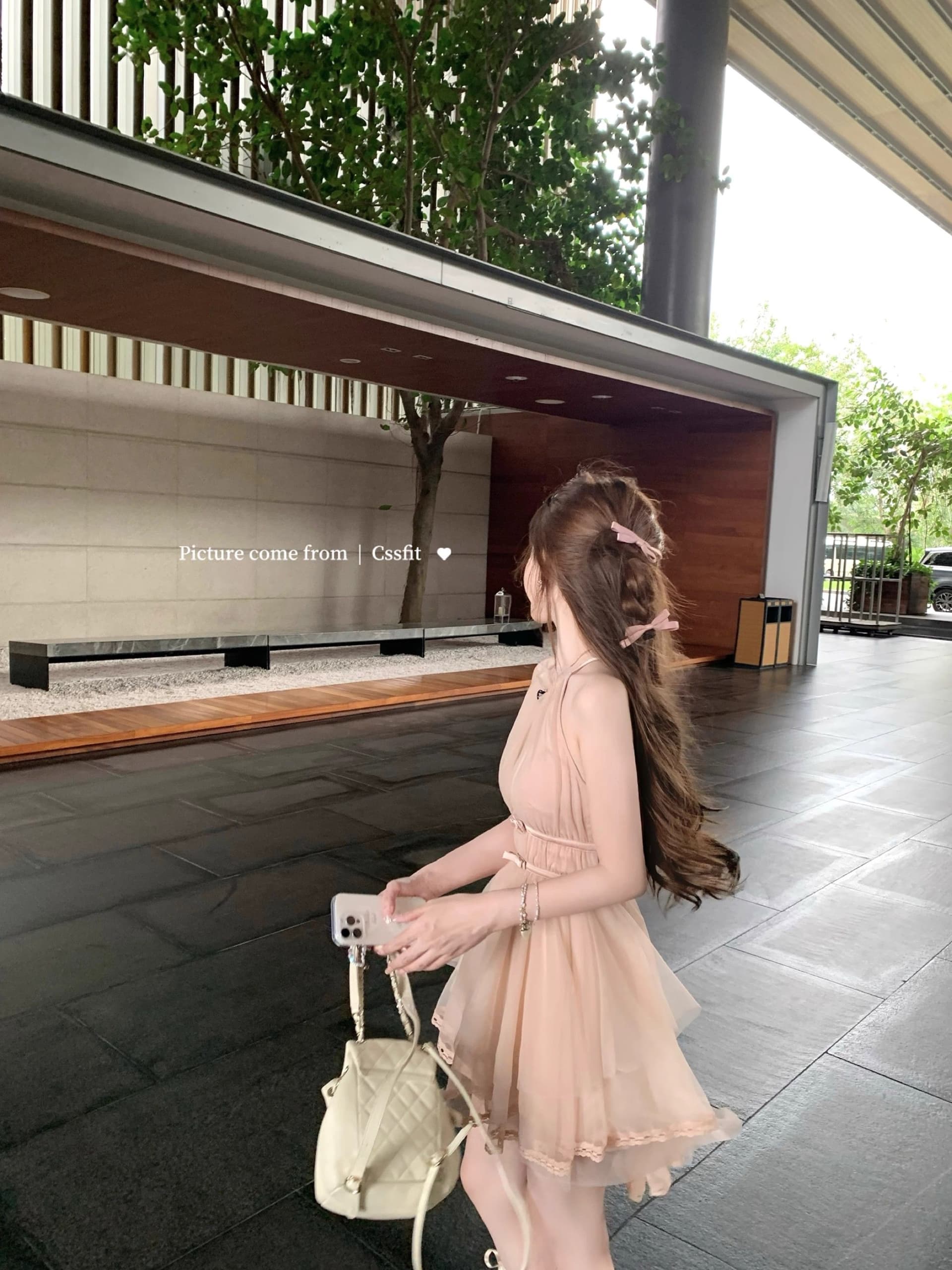 마이크로 알몸의 핑크색 행침 목 나비 매듭 불규칙 밑단 드레스 부드러운 바람 민소매 품격 명문 여성 망사 이미지 3