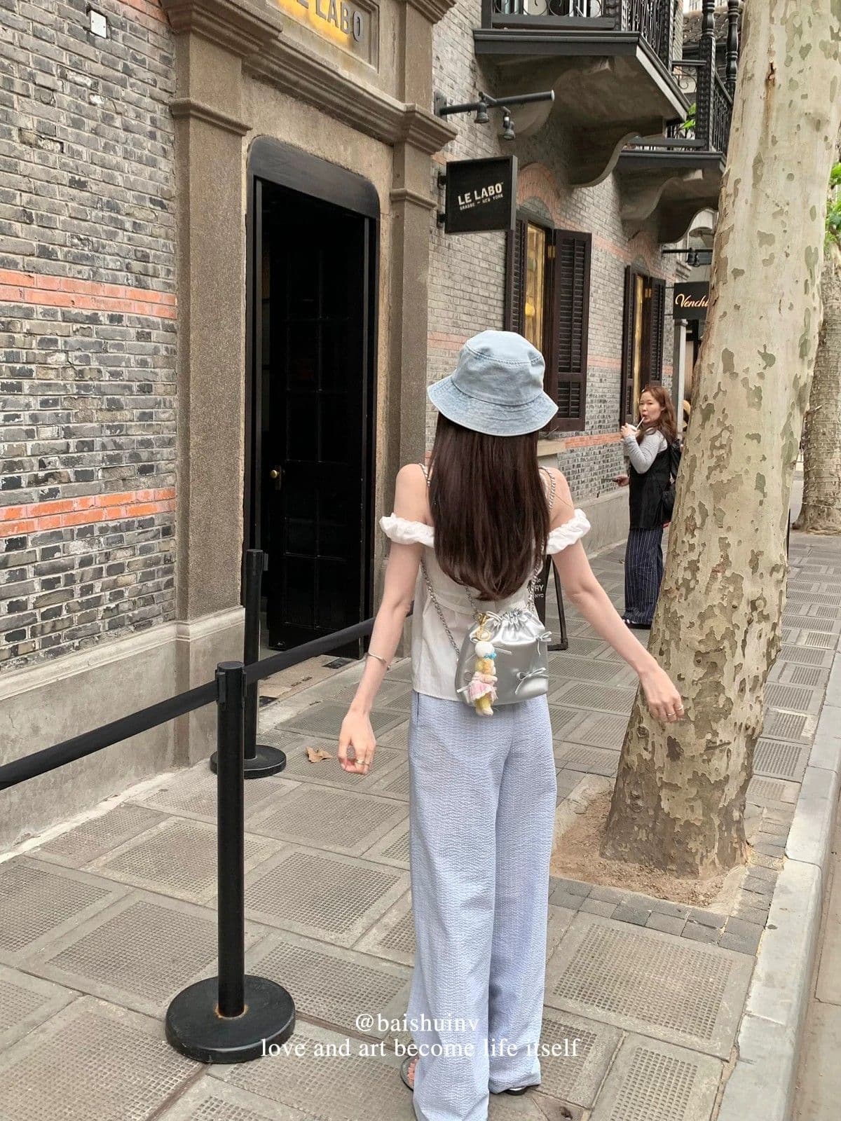 달콤함 순수한 욕망 바람 핑크색 오프숄더 민소매 여성 셔츠 여름 디자인 센스 작은 대중 프랑스식 품격 루즈핏 맨위 상세 이미지 4