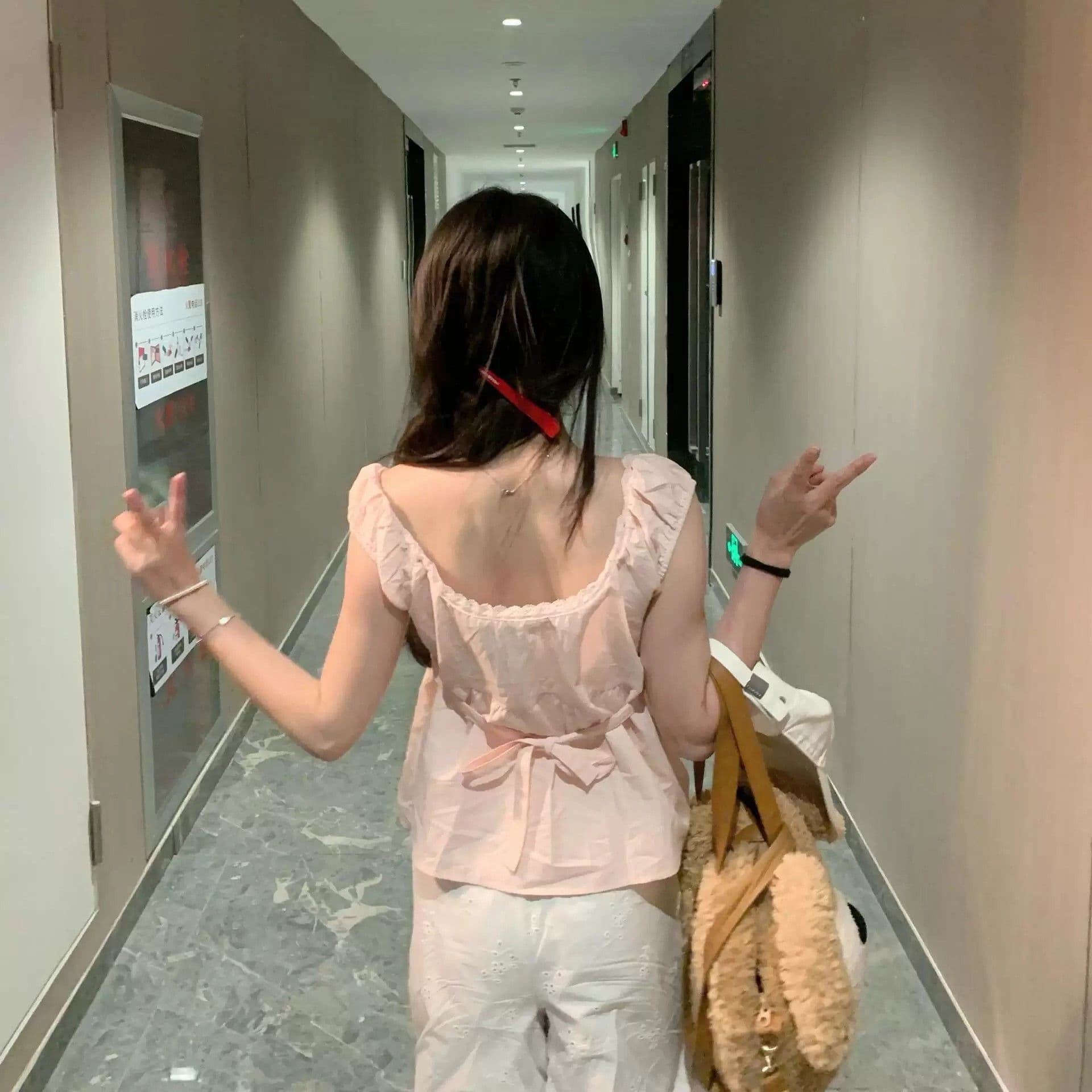 달콤함 순수한 욕망 바람 핑크색 오프숄더 민소매 여성 셔츠 여름 디자인 센스 작은 대중 프랑스식 품격 루즈핏 맨위 상세 이미지 8