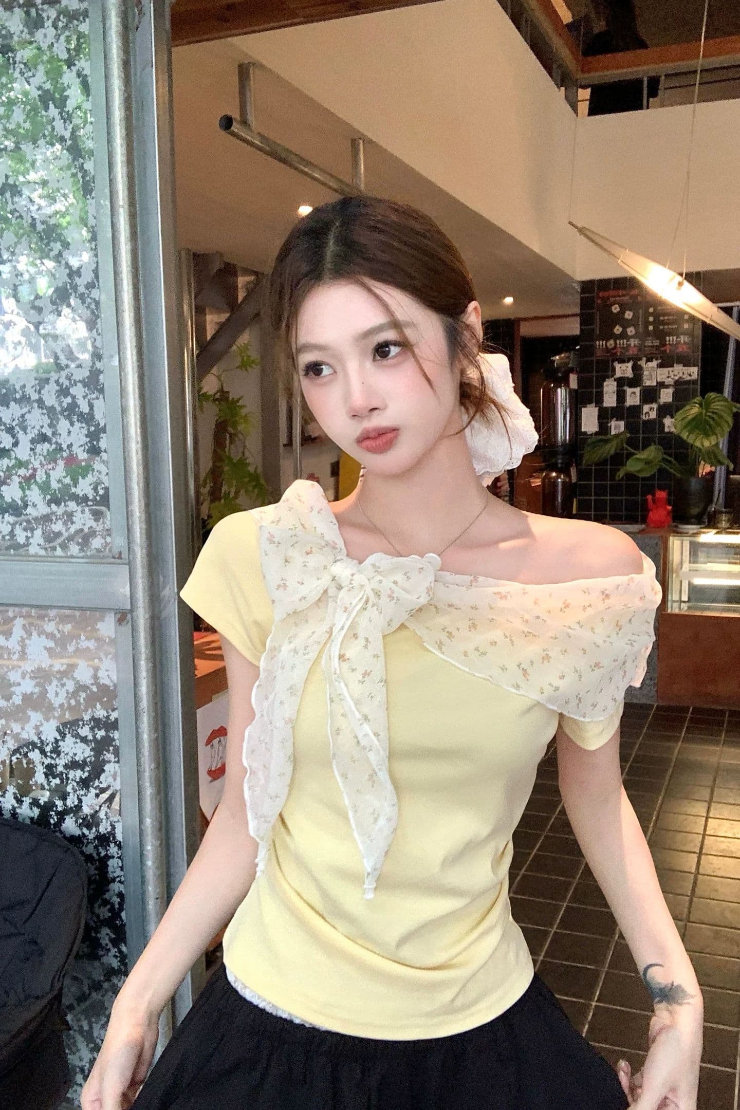 품격 부드러운 바람 오프숄더 꽃무늬 리본 반팔 티셔츠 여성 여름 몸매 가꾸기 슬림해 보이는 품격 연령 감소 다용도 맨위 상세 이미지 3