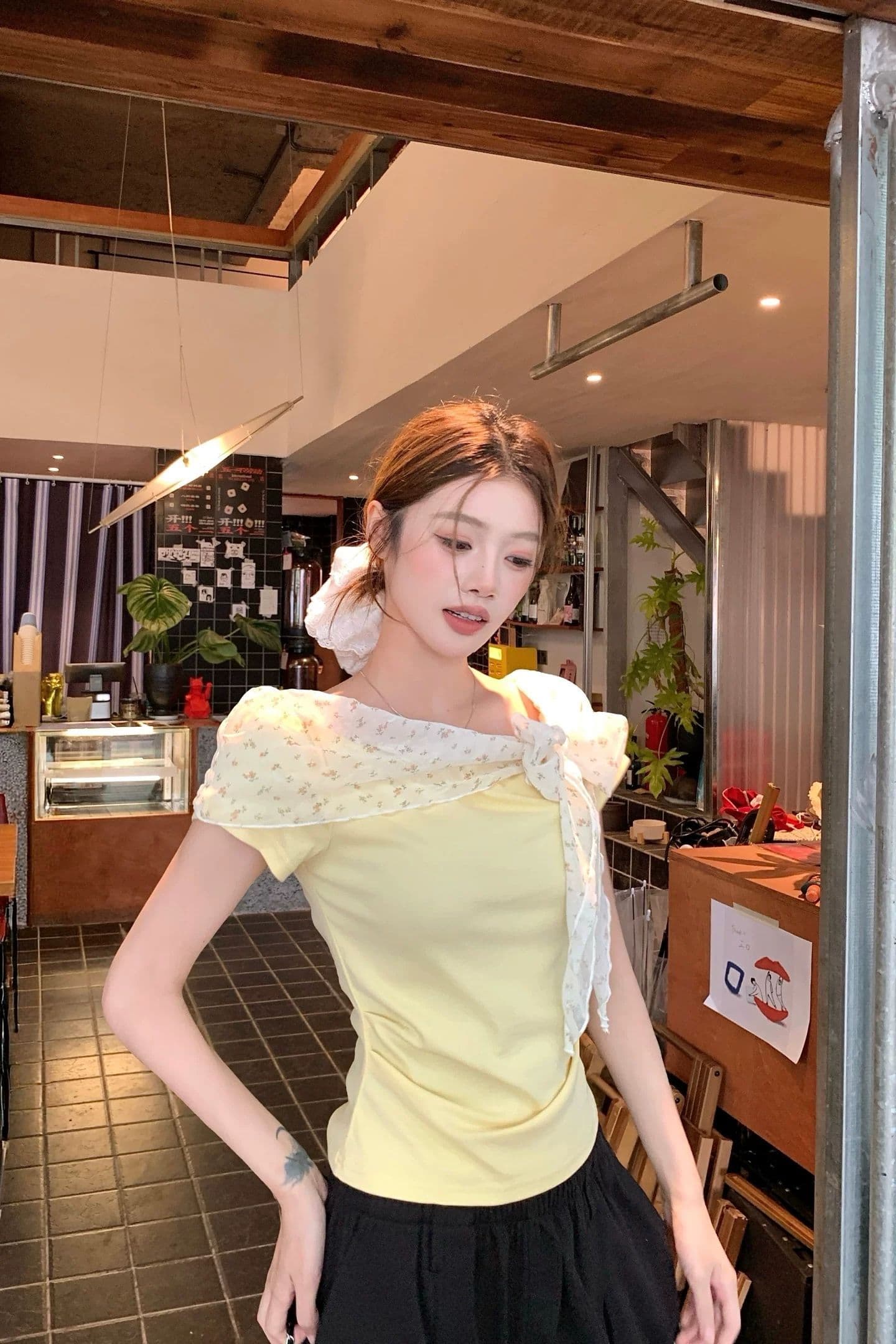 품격 부드러운 바람 오프숄더 꽃무늬 리본 반팔 티셔츠 여성 여름 몸매 가꾸기 슬림해 보이는 품격 연령 감소 다용도 맨위 상세 이미지 4