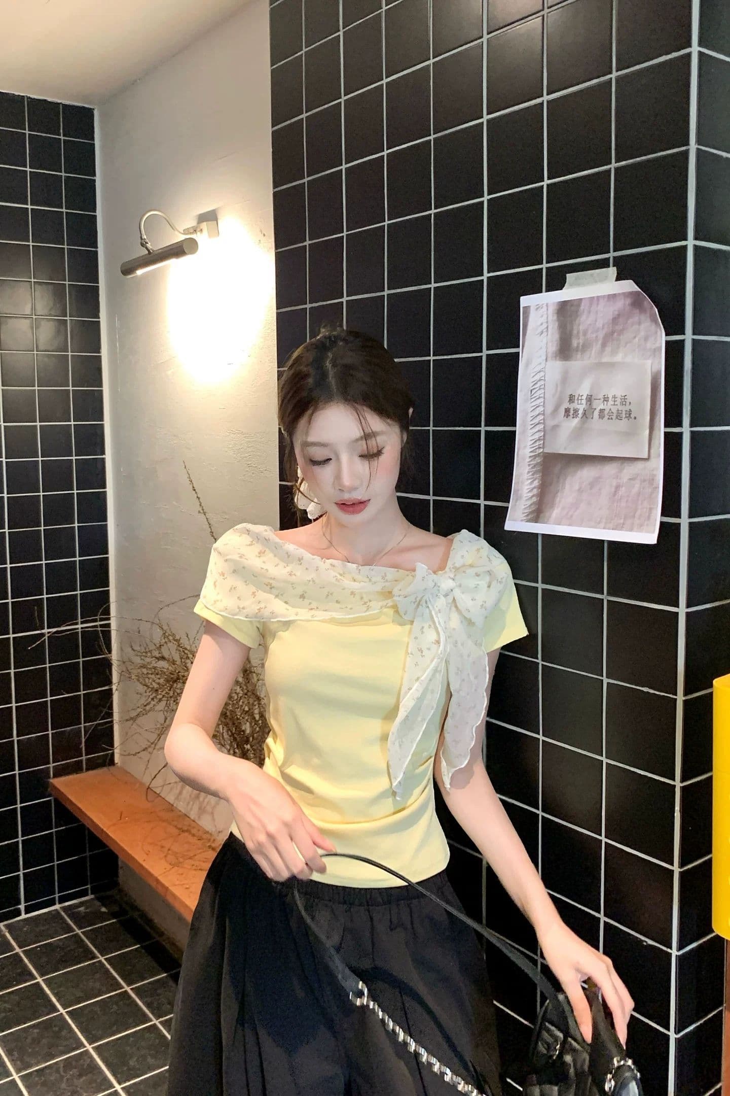 품격 부드러운 바람 오프숄더 꽃무늬 리본 반팔 티셔츠 여성 여름 몸매 가꾸기 슬림해 보이는 품격 연령 감소 다용도 맨위 상세 이미지 12