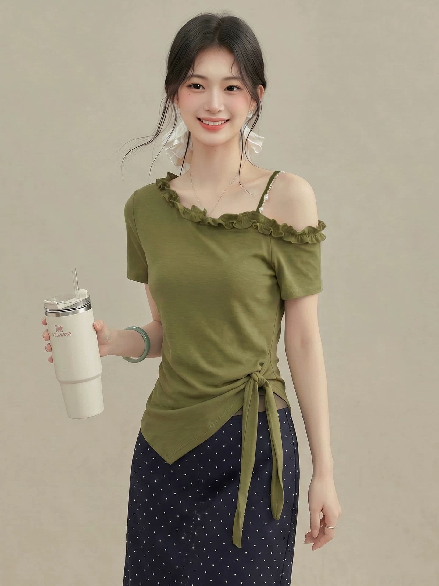 불규칙 프릴 비스듬한 칼라 오프숄더 스트랩 허리 수축 반팔 티셔츠 여성 2026 여름 새로운 디자인 센스 맨위 상세 이미지 4