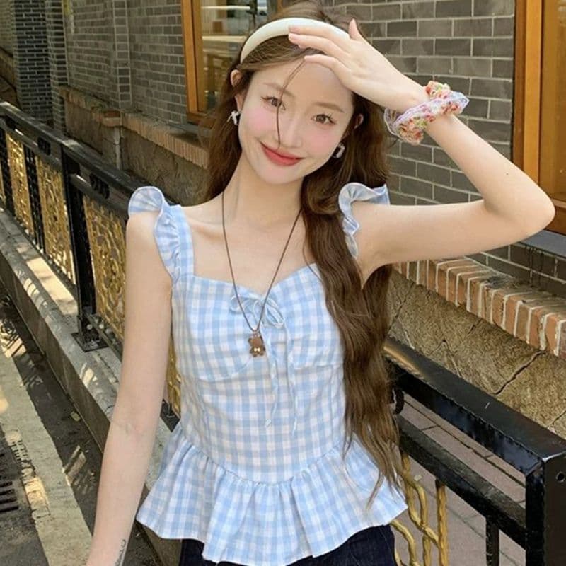 2026 새로운 파란색 체크무늬 작은 날다 소매 캐미솔 여름 순수한 욕망 바람 프릴 몸매 가꾸기 슬림해 보이는 맨위