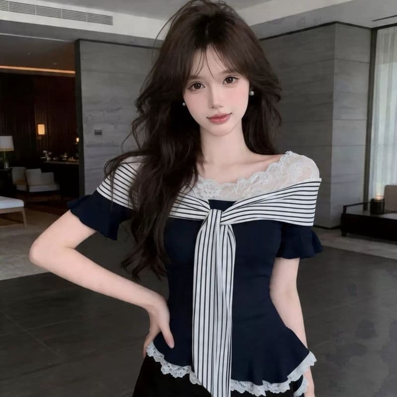 순수한 욕망 달콤한 핫걸 레이스 조각 페이크 레이어드 스트라이프 반팔 티셔츠 여성 디자인 센스 여름 몸매 가꾸기 쇼트 스타일 맨위