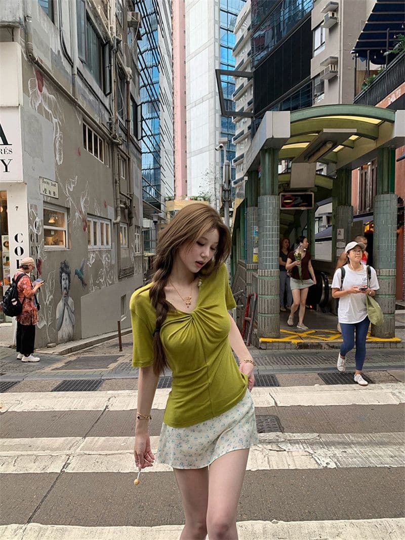 200그램 1 1 인 면 녹색 V넥 비틀림 반팔 티셔츠 여성 여름 디자인 센스 비즈 다용도 맨위 상세 이미지 20