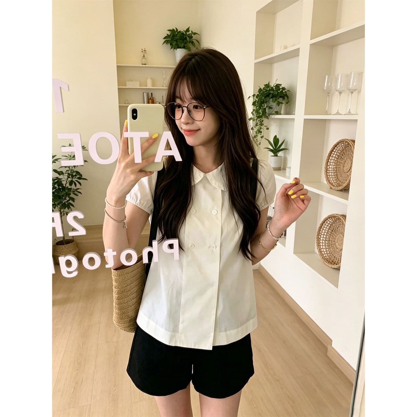 화이트 베이비 칼라 이중 버튼 반팔 셔츠 여자 여름 새로운 디자인 센스 거품 소매 쇼트 스타일 셔츠 맨위 상세 이미지 1