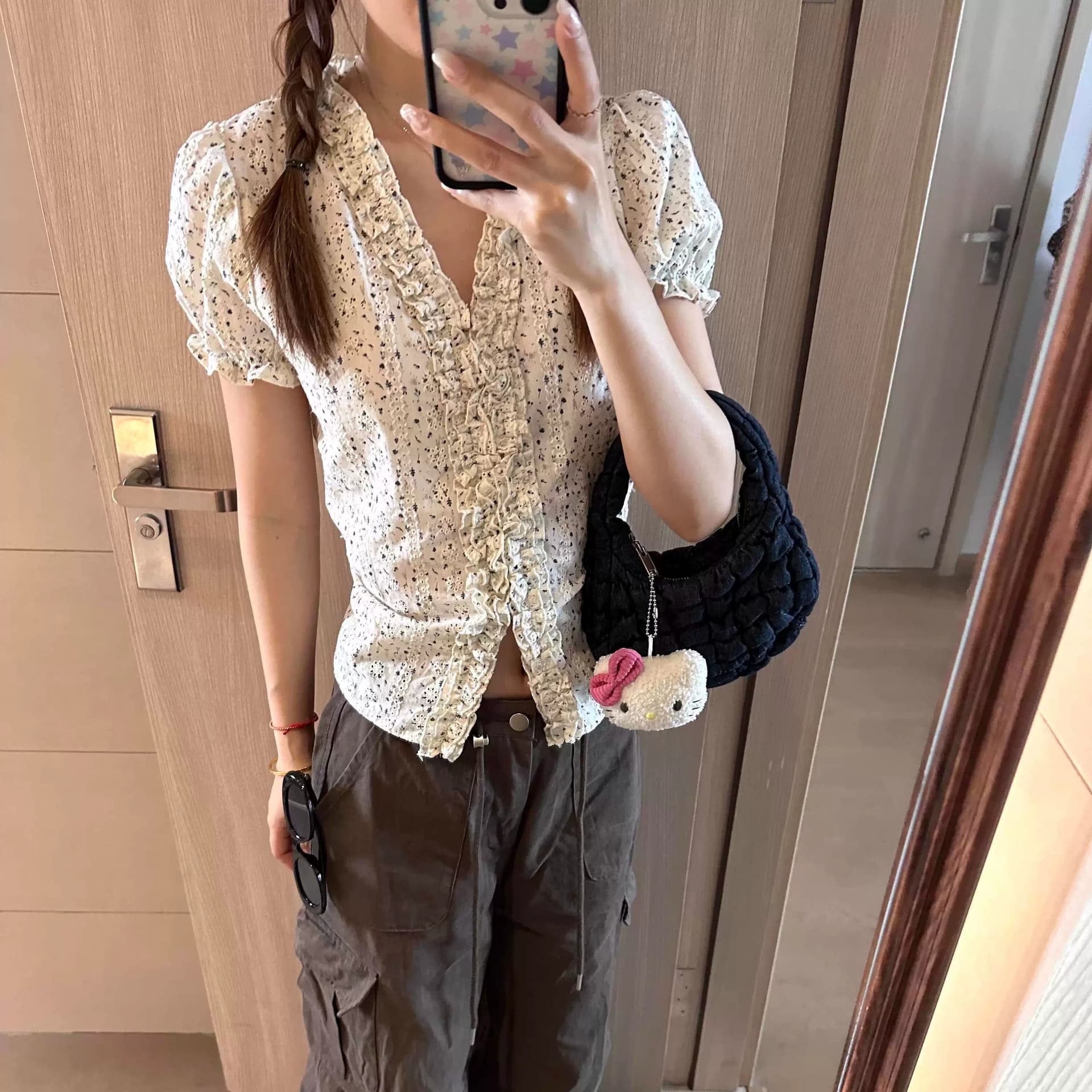 프랑스식 부드러운 꽃무늬 프린트 물 용해 프릴 V넥 여성 셔츠 슬림해 보이는 쇼트 스타일 캐주얼 새로운 다용도 맨위 이미지 2