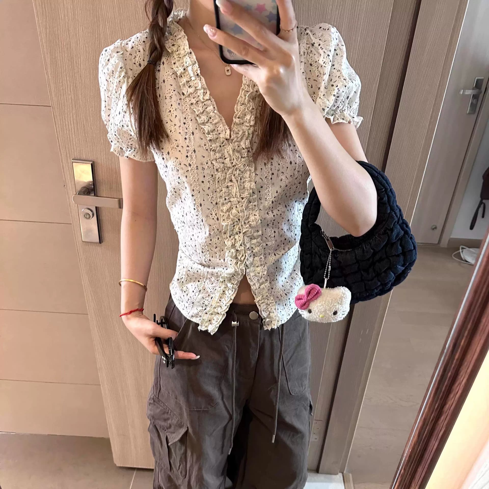 프랑스식 부드러운 꽃무늬 프린트 물 용해 프릴 V넥 여성 셔츠 슬림해 보이는 쇼트 스타일 캐주얼 새로운 다용도 맨위 상세 이미지 6