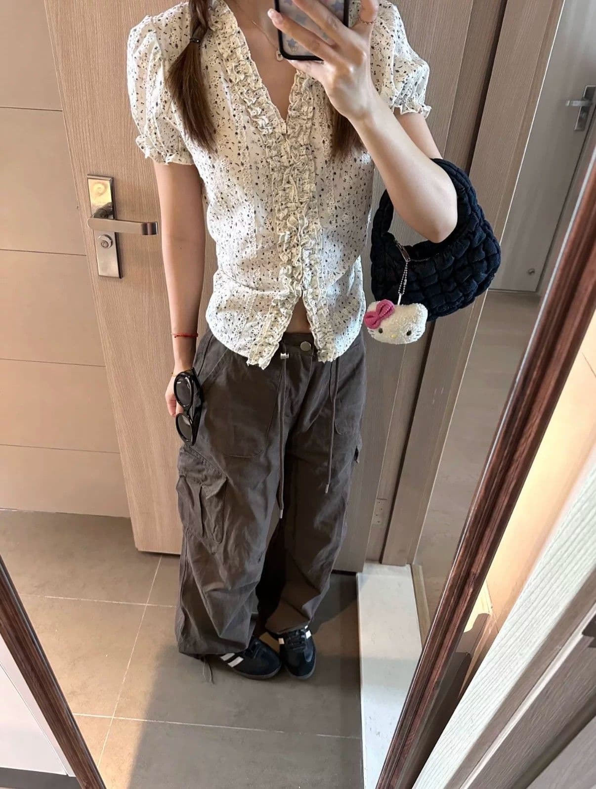 프랑스식 부드러운 꽃무늬 프린트 물 용해 프릴 V넥 여성 셔츠 슬림해 보이는 쇼트 스타일 캐주얼 새로운 다용도 맨위 상세 이미지 18