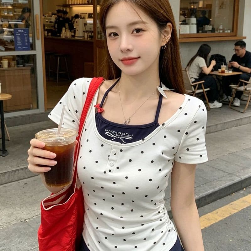 핫걸 도트 무늬 반팔 티셔츠 여성 여름 몸매 가꾸기 허리 수축 긍정적 인 어깨 한 부서 작은 대중 디자인 센스 행침 목 페이크 레이어드 맨위 이미지 5