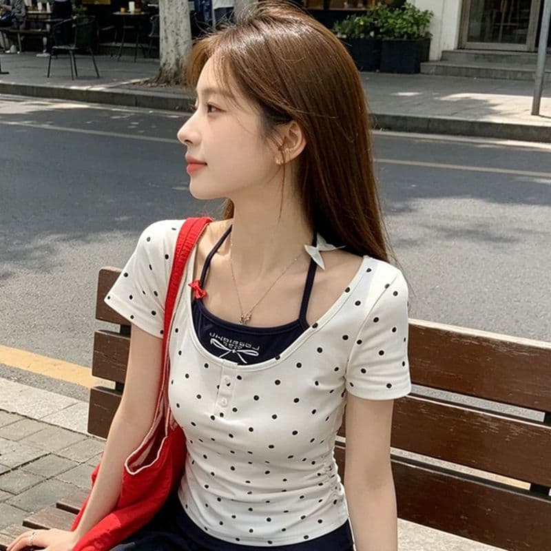 핫걸 도트 무늬 반팔 티셔츠 여성 여름 몸매 가꾸기 허리 수축 긍정적 인 어깨 한 부서 작은 대중 디자인 센스 행침 목 페이크 레이어드 맨위 이미지 2