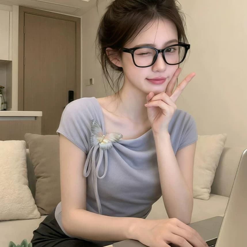 빅 사이즈 지방 mm 보라색 아름다운 나비 매듭 반팔 티셔츠 여성 여름 얇은 스타일 디자인 센스 몸매 가꾸기 슬림해 보이는 맨위 이미지 2
