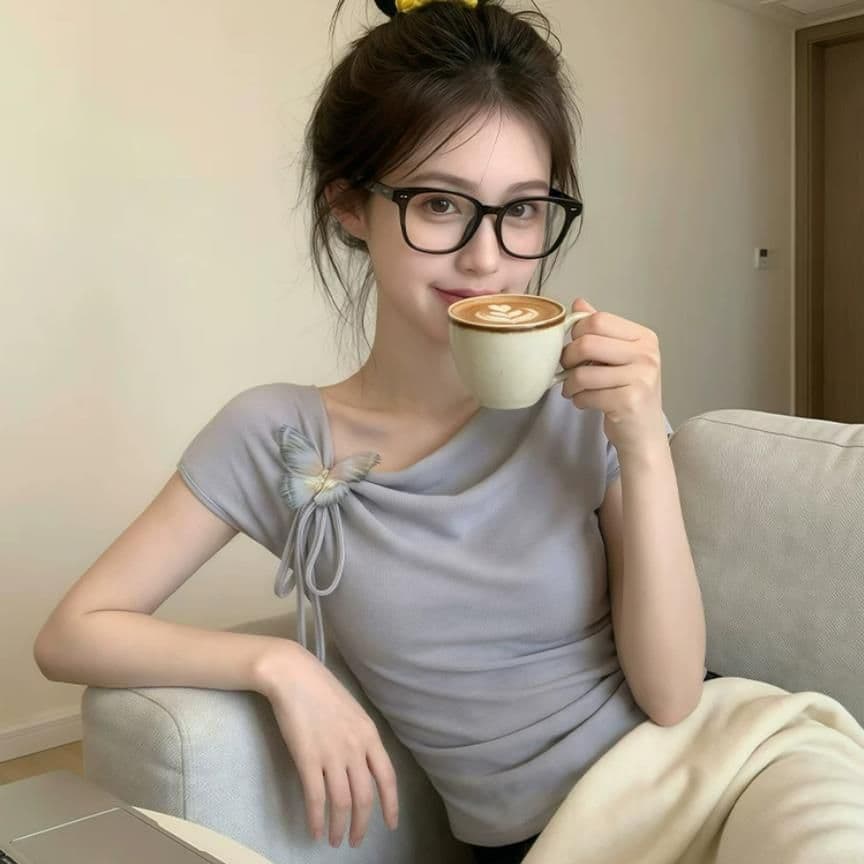 빅 사이즈 지방 mm 보라색 아름다운 나비 매듭 반팔 티셔츠 여성 여름 얇은 스타일 디자인 센스 몸매 가꾸기 슬림해 보이는 맨위 이미지 4