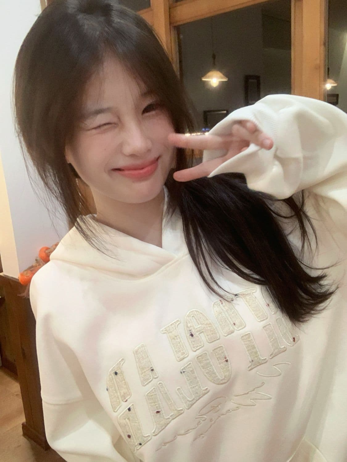 2026 가을 얇은 스타일 털이 있는 작은 샤넬 스타일 자수 후아 면 복합 우유 실크 후드티 여성 이미지 4