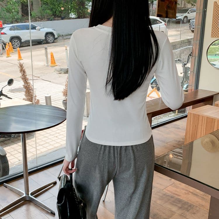 2026 가을 280 그램 양 플러시 De 플러시 기본 셔츠 여성 봄 가을 겨울 긴팔 티셔츠 털이 있는 라운드 넥 긍정적 인 어깨 상세 이미지 10