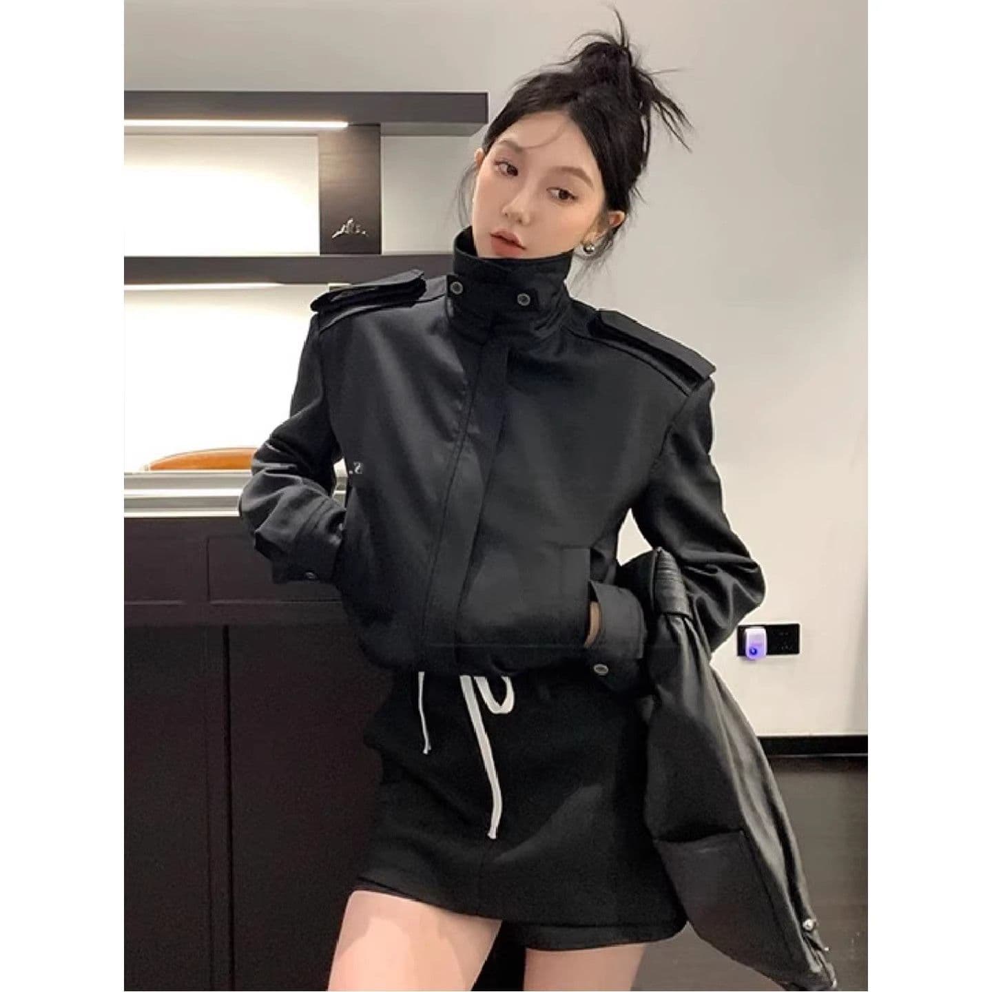 검정색 스탠드 칼라 넓은 어깨 여성 코트 가을 새로운 개성 단색 레트로 쇼트 스타일 캐주얼 다용도 재킷 맨위 트렌디