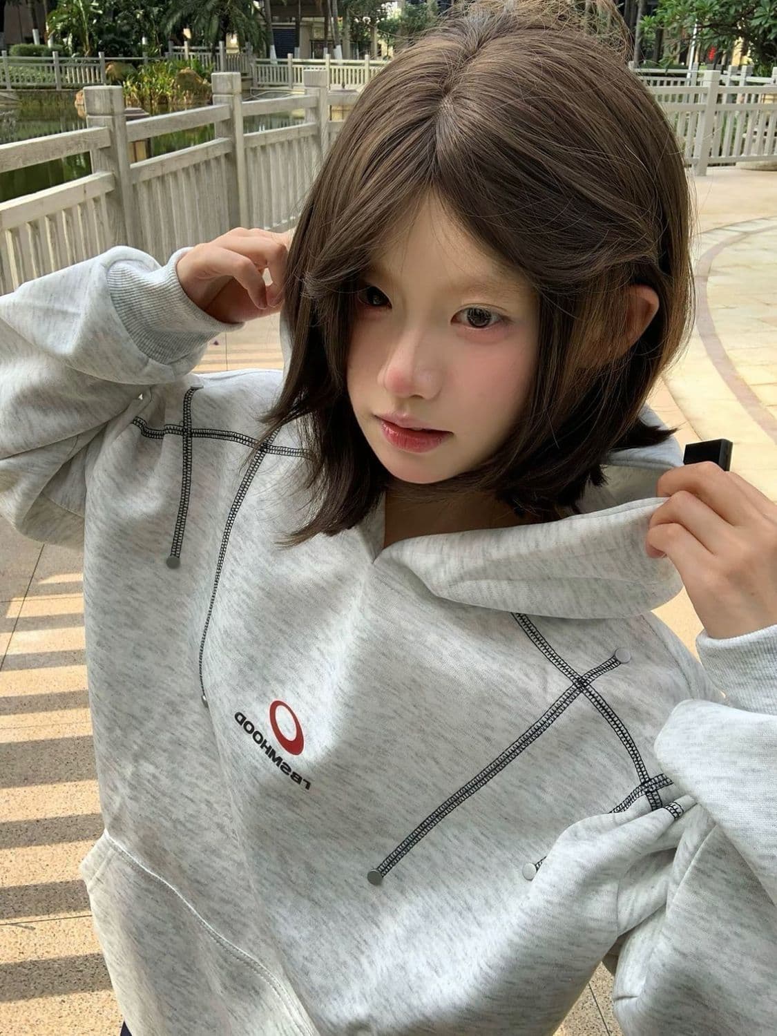 2026 가을 겨울 좋은 품질 털이 있는 명중 새로운 명중 인터넷 자수 원본 솜씨 음식 털 후아 면 복합 후드티 이미지 2