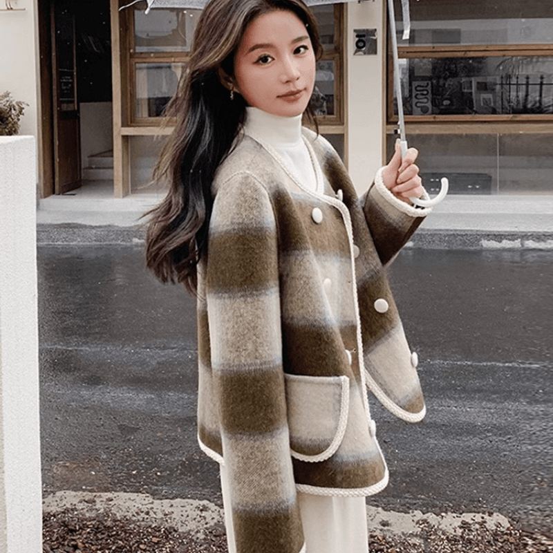 가을 겨울 새로운 명문 여성 작은 샤넬 스타일 체크무늬 코트 여성 짧은 모직 외투 2026 영국식 바람 라운드 넥 이중 버튼