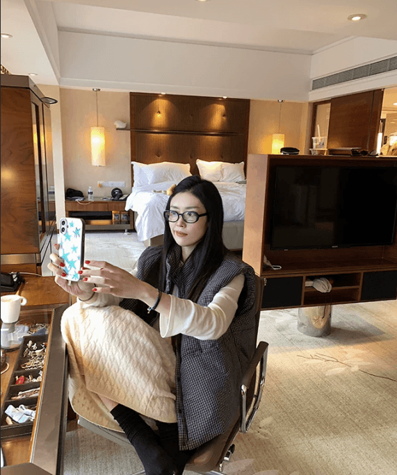 2026 가을 겨울철 한 부서 빨간색 체크무늬 다운 코트 조끼 여자 조끼 외출용 빵 목화 진딧물 재킷 맨위 상세 이미지 18