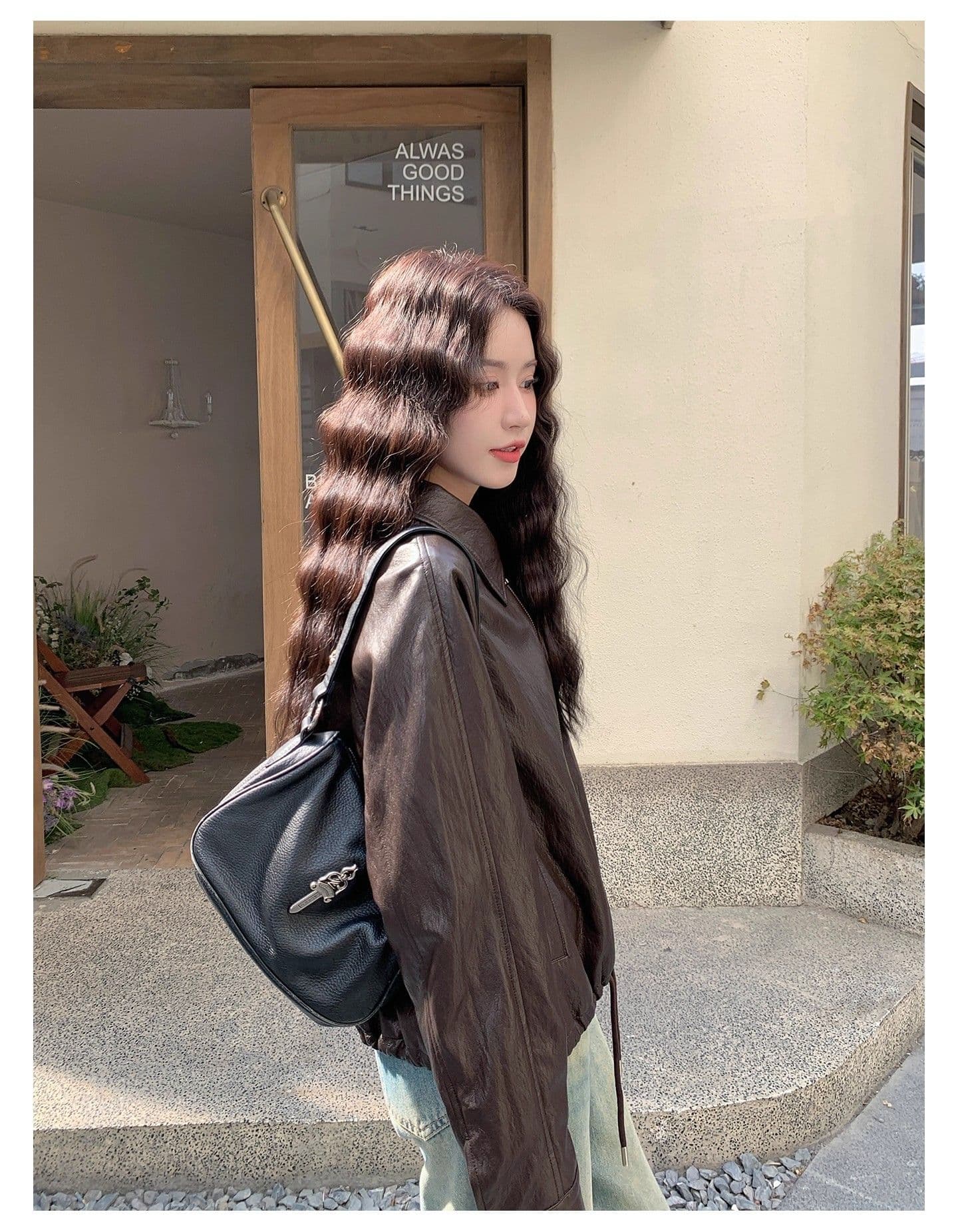 2026 가을 새로운 한 부서 품격 폴로 칼라 PU 가죽 외투 여성 짧은 펌프 로프 슬림해 보이는 오토바이 재킷 맨위 상세 이미지 3