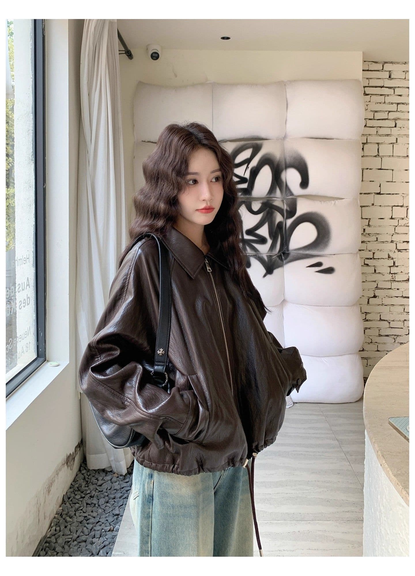 2026 가을 새로운 한 부서 품격 폴로 칼라 PU 가죽 외투 여성 짧은 펌프 로프 슬림해 보이는 오토바이 재킷 맨위 상세 이미지 7