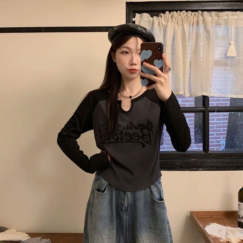 4 색 아메리칸 레트로 V넥 긍정적 인 어깨 배색 긴팔 티셔츠 여성 가을 겨울철 몸매 가꾸기 불규칙 기본 셔츠 상세 이미지 7