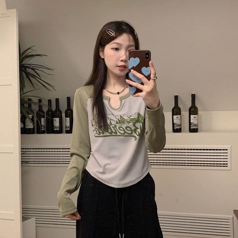 4 색 아메리칸 레트로 V넥 긍정적 인 어깨 배색 긴팔 티셔츠 여성 가을 겨울철 몸매 가꾸기 불규칙 기본 셔츠 상세 이미지 24