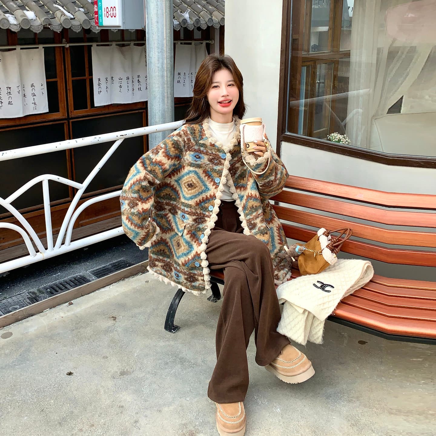 자이언트 잘 생긴 레트로 무늬 면 의류 이름 가족 바람 여성 겨울 새로운 연령 감소 솜을 넣은 내피 디자인 센스 꽃무늬 재킷 이미지 4