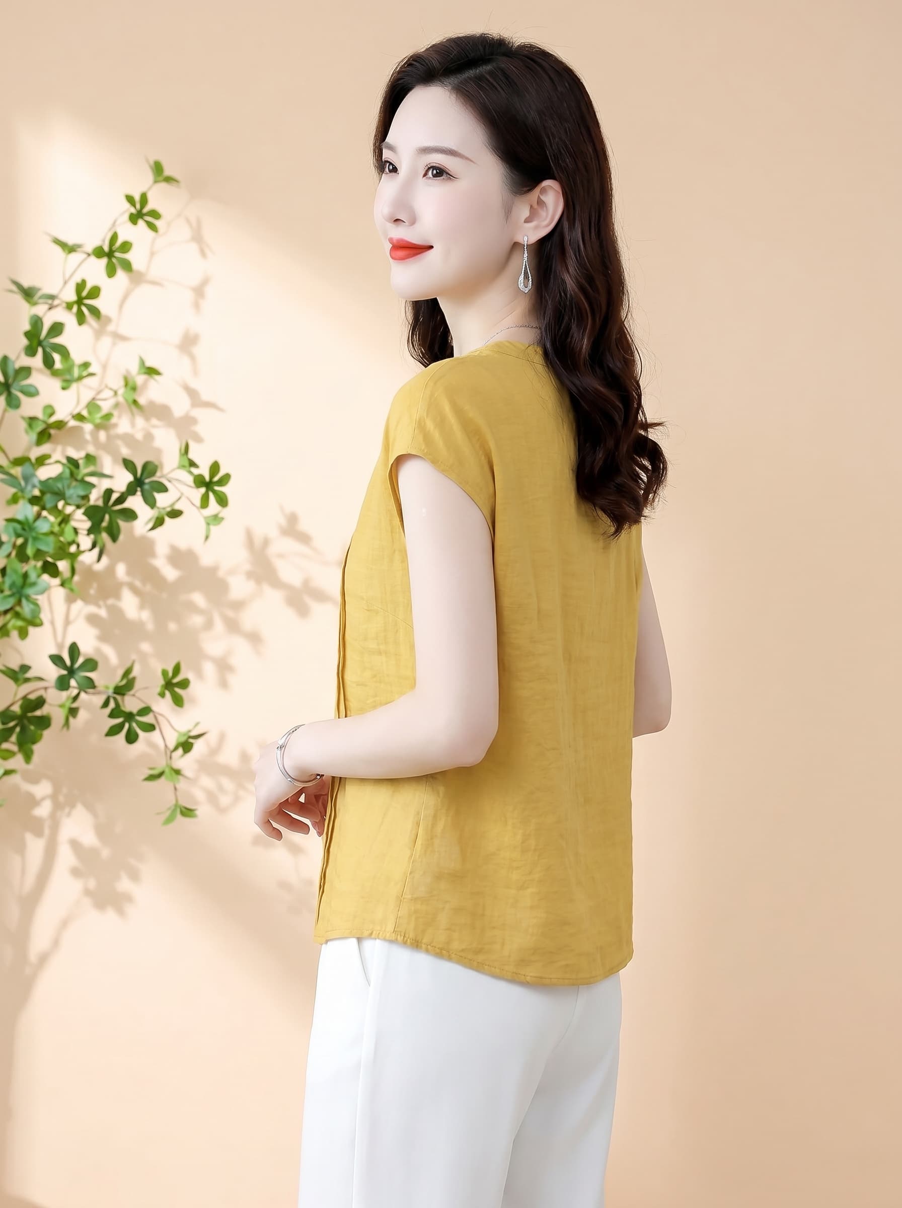 2026 여름 라운드 넥 장기 Pleat 반팔 여성 셔츠 중년 어머니 드레스 얇은 스타일 면 린넨 표지 어깨 소매 슬림해 보이는 맨위 상세 이미지 4