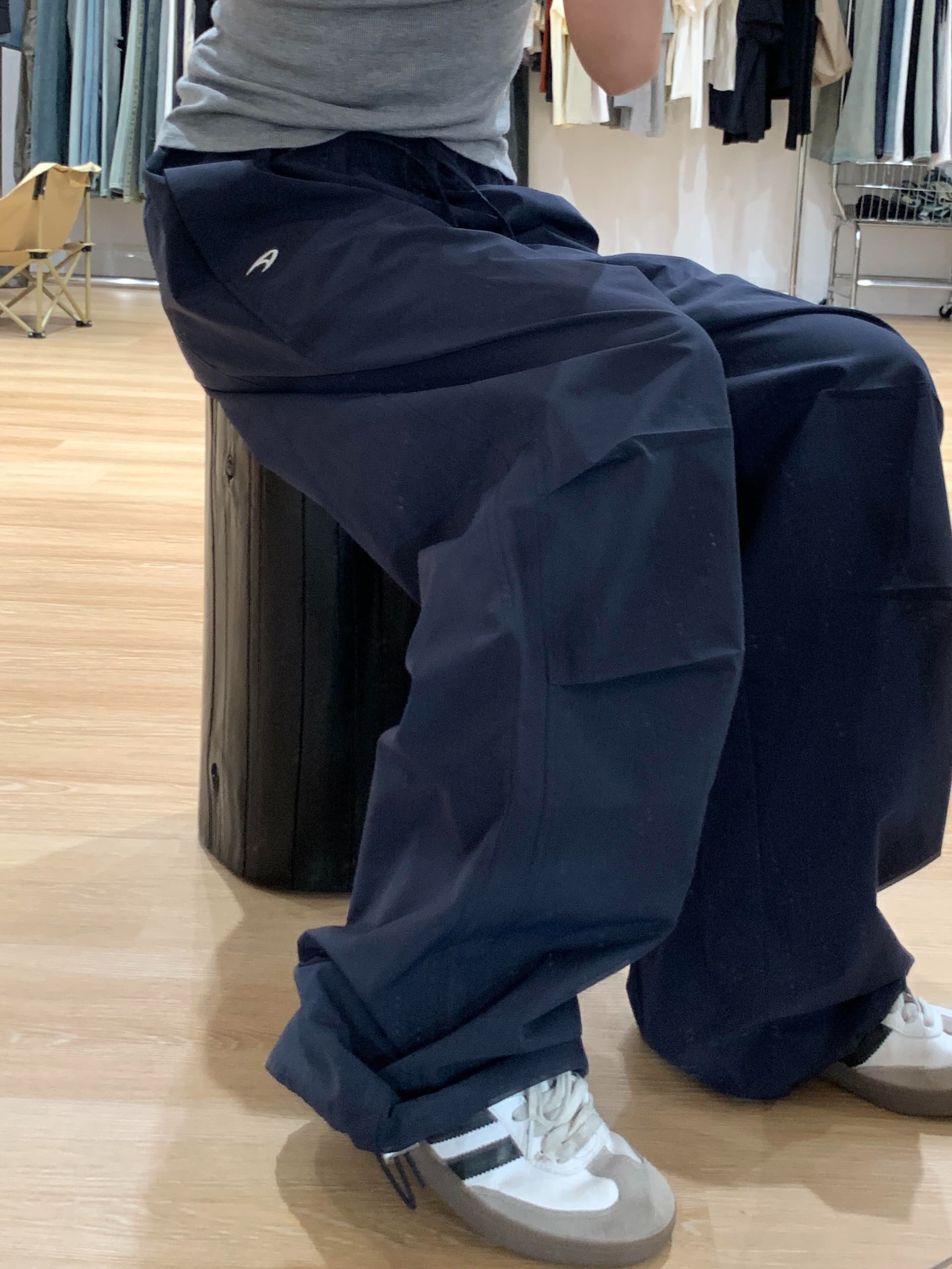 높은 품질 얼음 부드러운 실크 아메리칸 높음 거리 해군 워크웨어 팬츠 루즈핏 디자인 센스 스트레이트 캐주얼 와이드 레그 팬츠 이미지 4