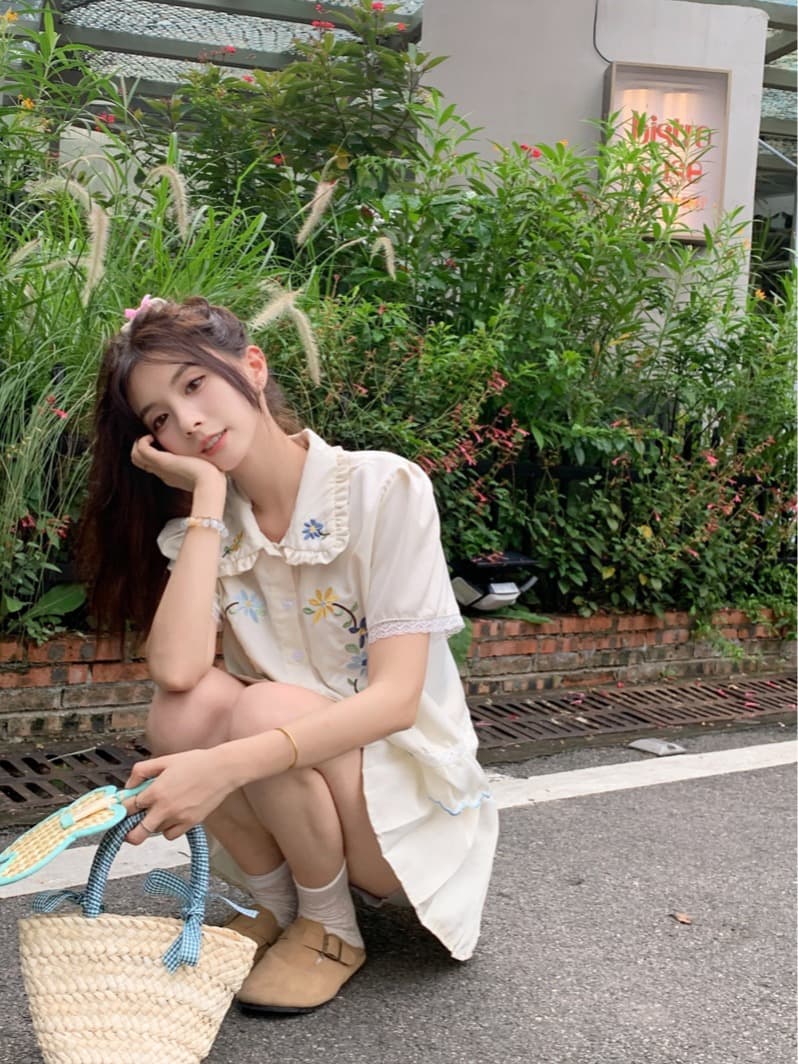 레트로 달콤함 꽃무늬 자수 베이비 칼라 여성 셔츠 2026 년 여름 새로운 디자인 센스 Chic 반팔 맨위 이미지 3