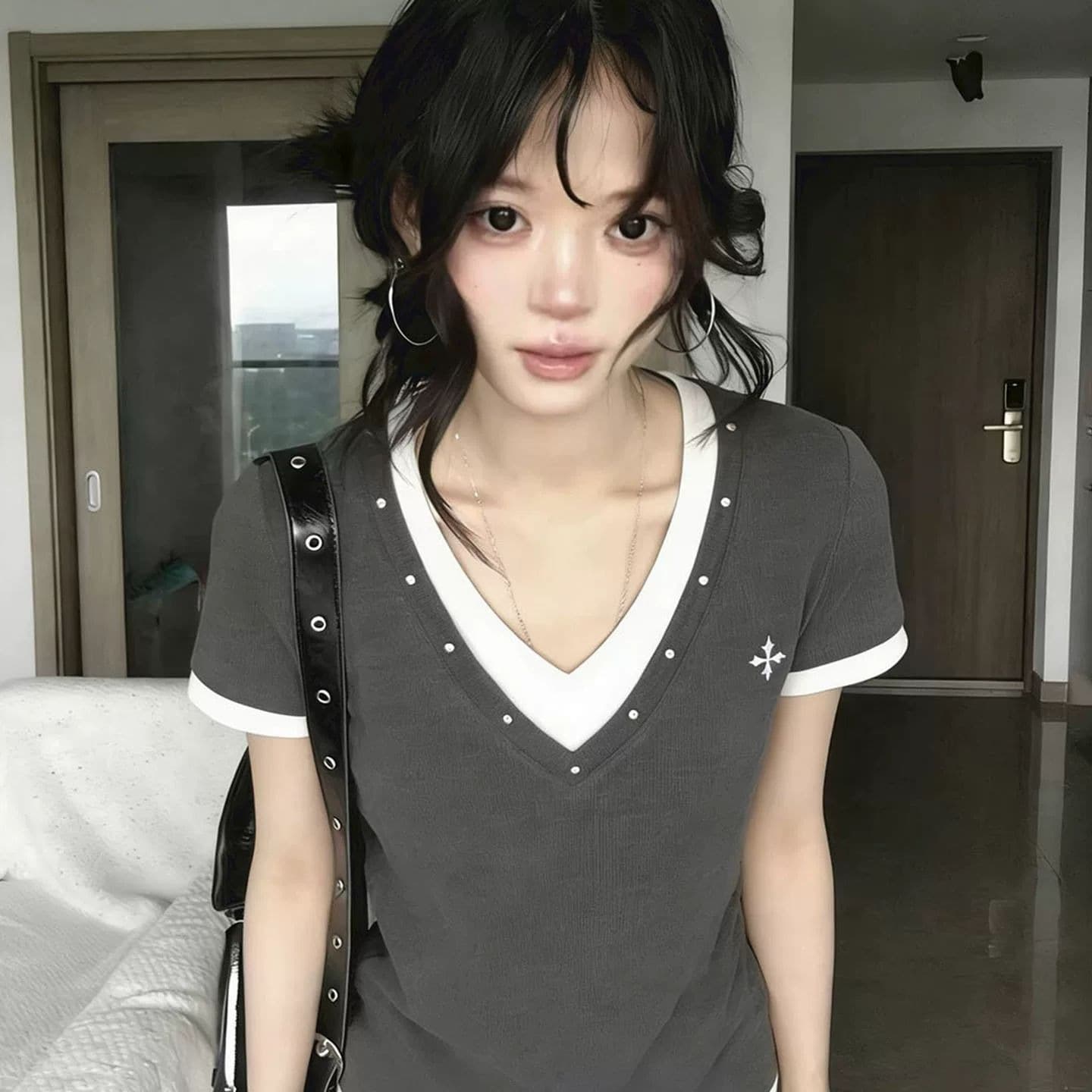 디자인 센스 배색 이중층 V넥 반팔 긍정적 인 어깨 슬림해 보이는 티셔츠 여성 2026 여름 새로운 아메리칸 가짜 이미지 5