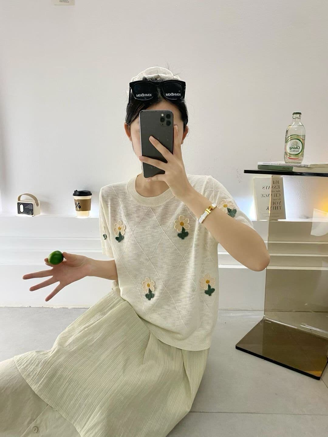22026 한 부서 세련된 미니멀리즘 라운드 넥 반팔 니트 스웨터 여성 여름 새로운 몸매 가꾸기 슬림해 보이는 다용도 맨위