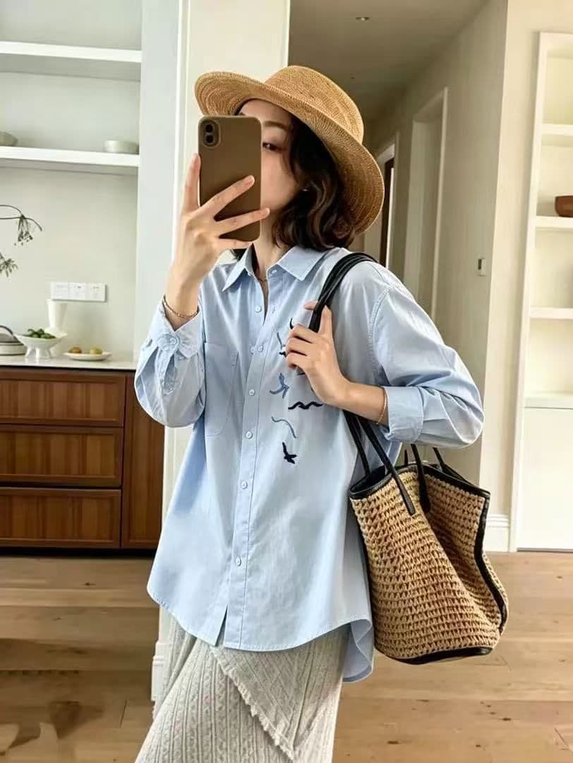 프랑스식 고급 센스 파란색 새 자수 자외선 차단 여성 셔츠 여름 긍정적 인 어깨 루즈핏 다용도 외출용 긴팔 셔츠 이미지 2