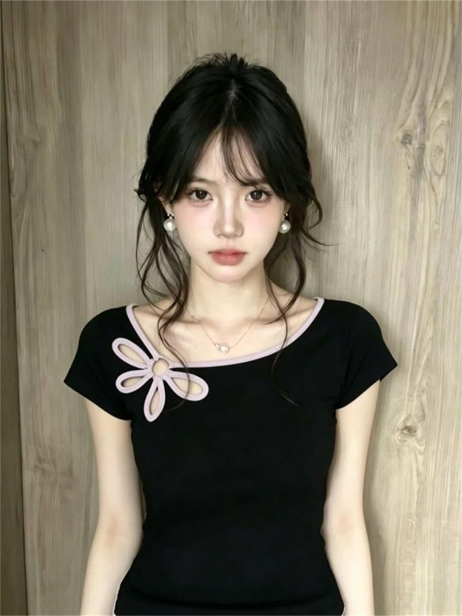홀로우 아웃 꽃 반팔 티셔츠 여성 2026 여름 몸매 가꾸기 슬림해 보이는 다용도 맨위 이미지 2