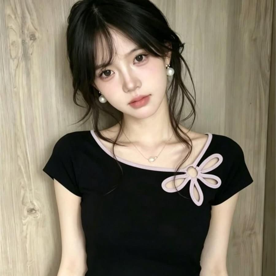 홀로우 아웃 꽃 반팔 티셔츠 여성 2026 여름 몸매 가꾸기 슬림해 보이는 다용도 맨위 이미지 5
