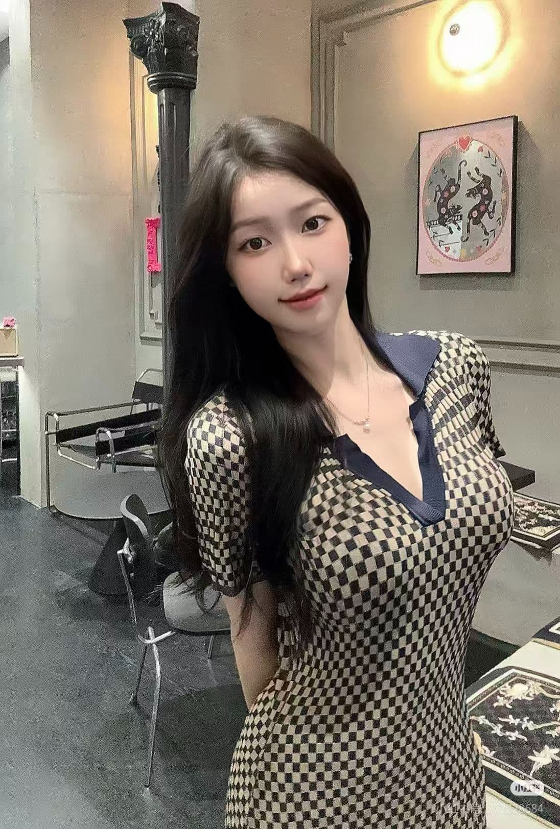 polo 니트 여성 드레스 2026 여름 새로운 디자인 센스 작은 대중 허리 수축 슬림해 보이는 중간 길이 체크무늬 타이트 스커트 이미지 4
