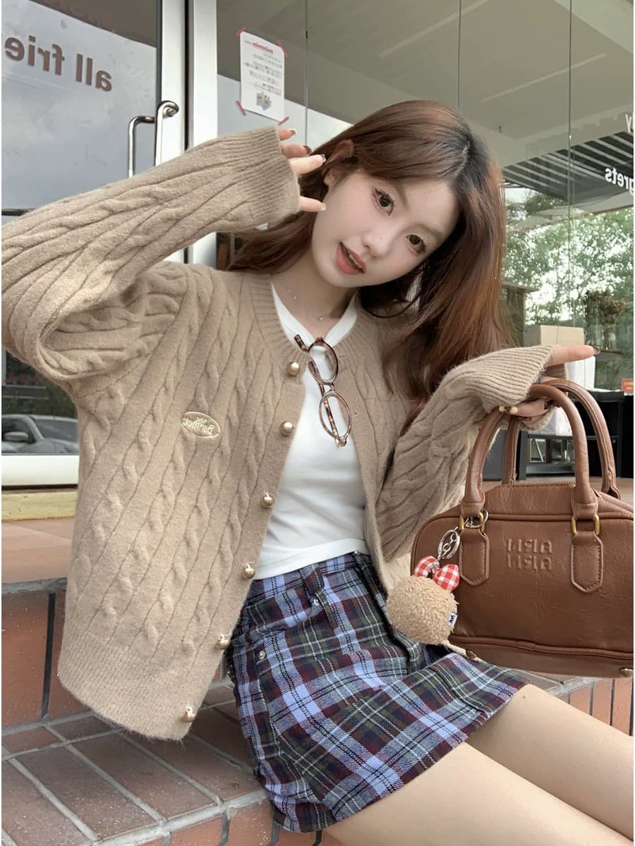가을 여성 의류 라운드 넥 작은 샤넬 스타일 싱글 줄 버튼 오픈 가디건 꽈배기 패션 작은 대중 디자인 센스 니트 카디건 코트 트렌디 상세 이미지 5