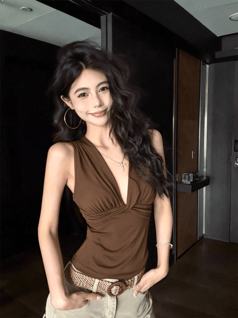 화이트 V넥 캐미솔 여름 외출용 디자인 센스 몸매 가꾸기 슬림해 보이는 핫걸 쇼트 스타일 민소매 맨위 상세 이미지 10