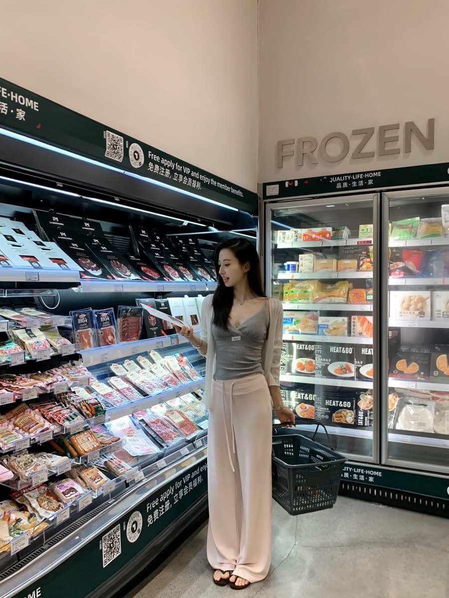 miu 부서 소녀 센스 V넥 몸매 가꾸기 레이스 레이스 캐미솔 여름 새로운 십자가 리브 인사이드 잡아라. 의류 상세 이미지 4