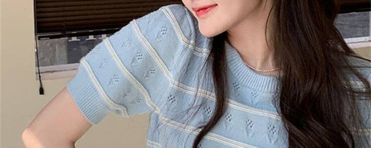 스트라이프 얼음 실크 니트 스웨터 반팔 티셔츠 여성 여름 얇은 쇼트 스타일 긍정적 인 어깨 거품 소매 라운드 넥 부드러운 달콤함 맨위 상세 이미지 34