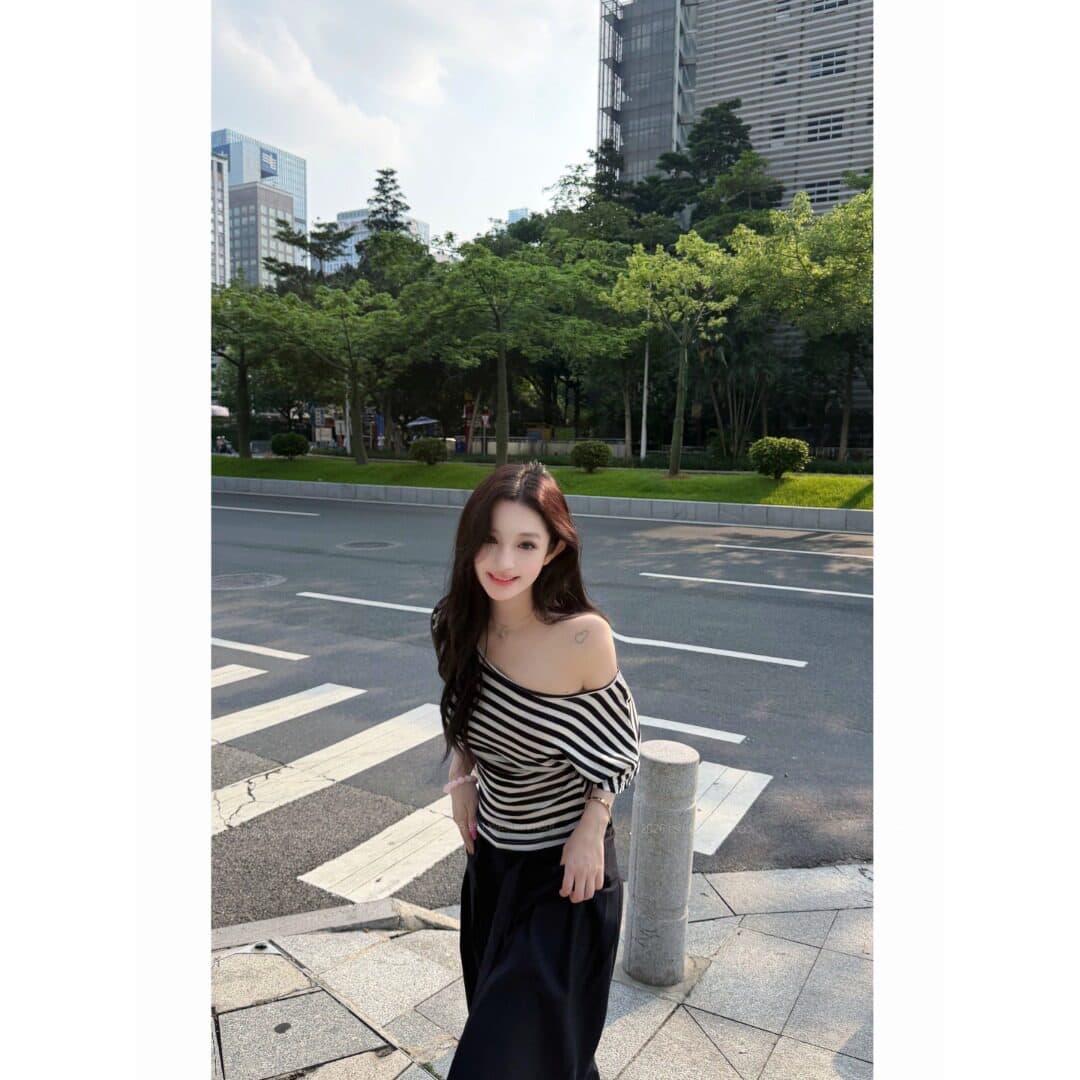 kumikumi 캐주얼 스트라이프 비스듬한 어깨 반팔 티셔츠 여성 여름