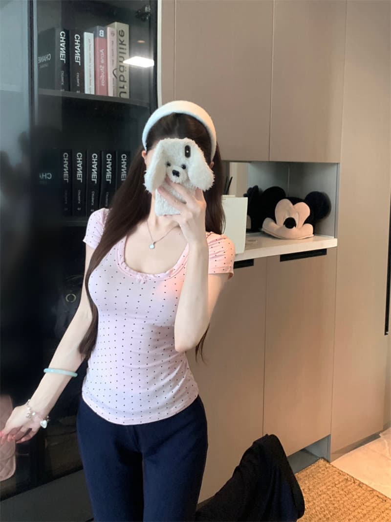 핑크색 도트 무늬 u 칼라 반팔 긍정적 인 어깨 티셔츠 여성 여름 디자인 센스 허리 수축 기본 셔츠 달콤함 몸매 가꾸기 슬림해 보이는 맨위 상세 이미지 1