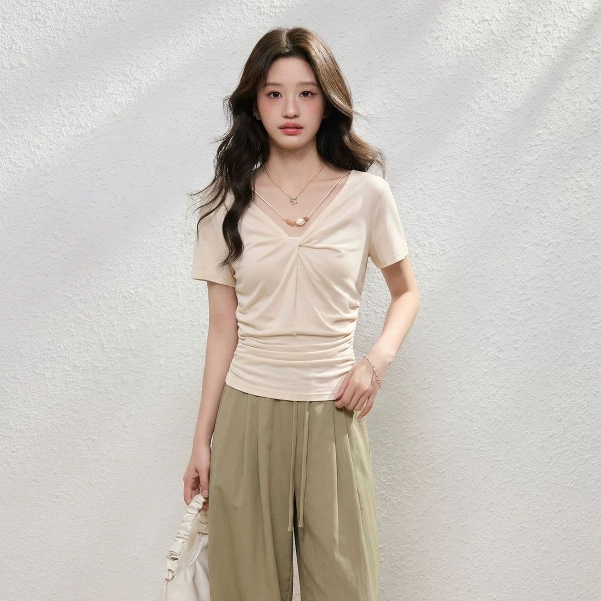 아메리칸 핫걸 바람 V넥 비틀림 반팔 티셔츠 여성 여름 디자인 센스 주름 품격 맨위 상세 이미지 4